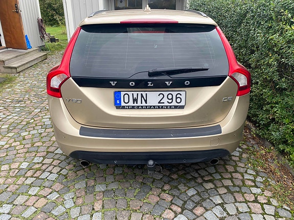 Volvo V60 2 of 8