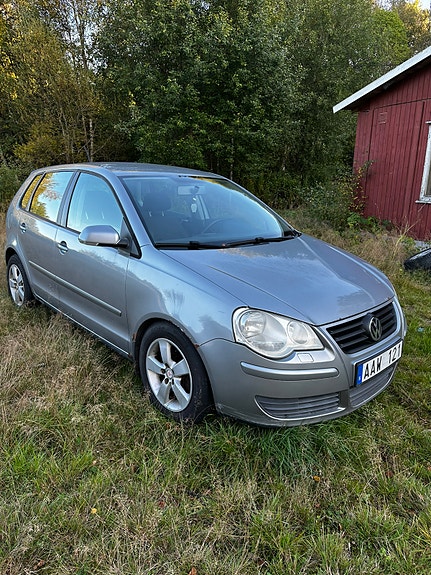 Volkswagen Polo 2 of 5