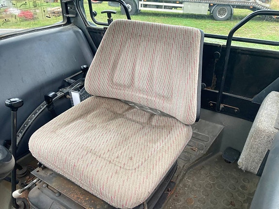 Valtra 700 med skogshytt Endast 3300 timmar 10 of 12