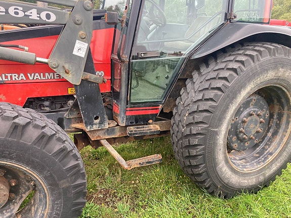Valtra 700 med skogshytt Endast 3300 timmar 5 of 12