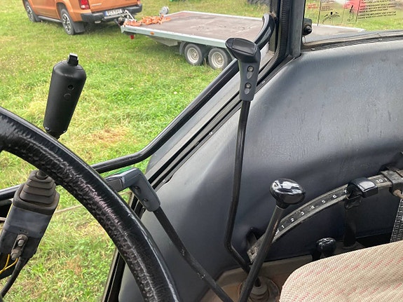 Valtra 700 med skogshytt Endast 3300 timmar 11 of 12