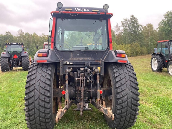 Valtra 700 med skogshytt Endast 3300 timmar 6 of 12