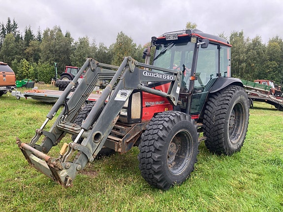 Valtra 700 med skogshytt Endast 3300 timmar 3 of 12