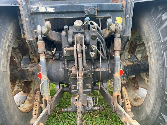 Valtra 700 med skogshytt Endast 3300 timmar 7 of 12