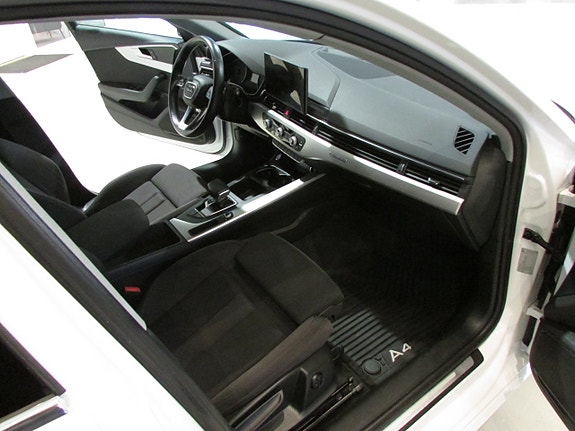 Audi A4 10 of 21