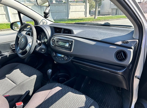 Toyota Yaris 9 of 9