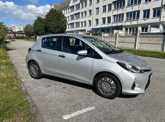 Toyota Yaris 4 of 9