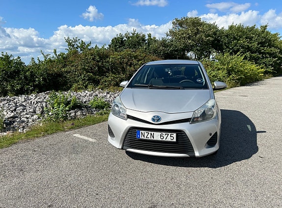 Toyota Yaris 5 of 9