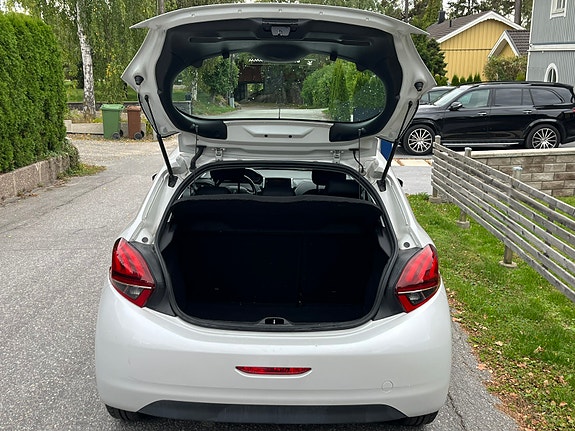 Peugeot 208 4 of 5