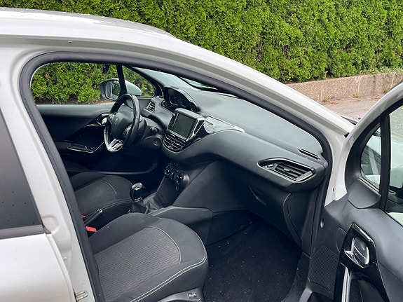 Peugeot 208 5 of 5