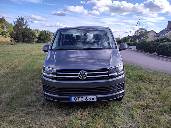 Volkswagen Caravelle 2 of 5