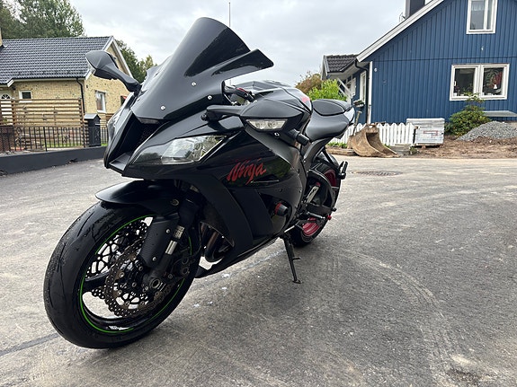 Kawasaki ZX-10R 3 of 7