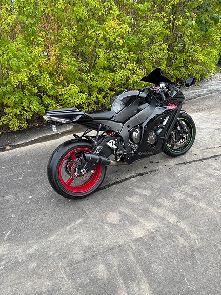 Kawasaki ZX-10R 5 of 7