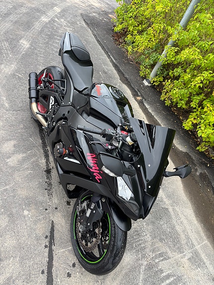 Kawasaki ZX-10R 4 of 7