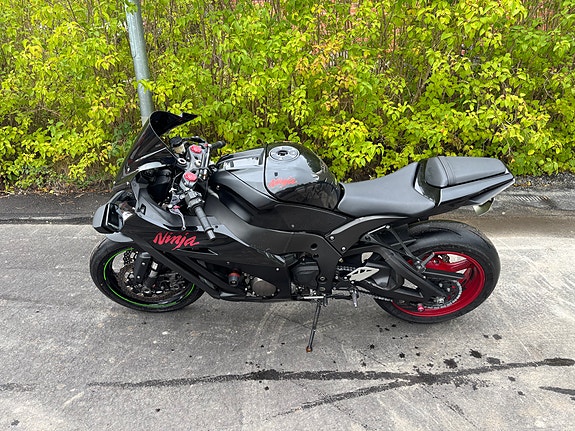 Kawasaki ZX-10R 7 of 7
