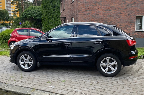 Audi Q3 2 of 7