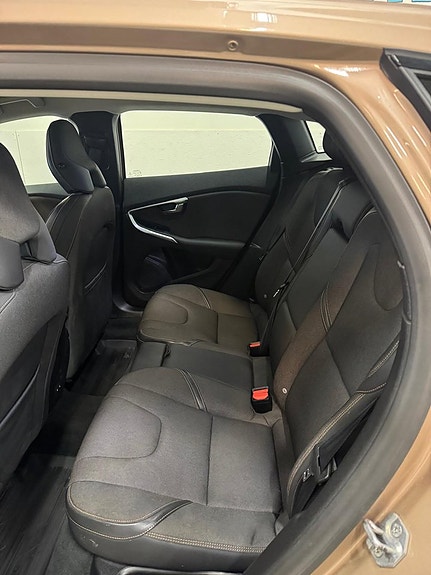 Volvo V40 Cross Country 15 of 18