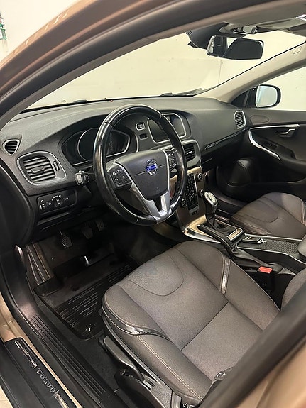 Volvo V40 Cross Country 10 of 18
