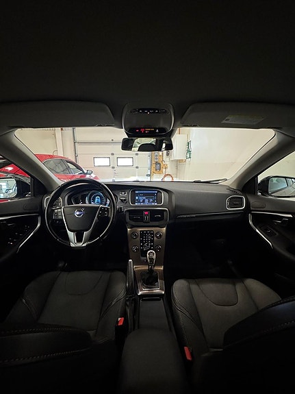 Volvo V40 Cross Country 9 of 18