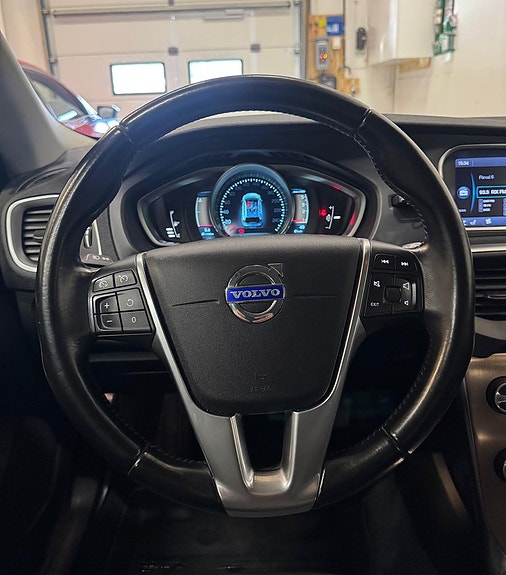 Volvo V40 Cross Country 12 of 18