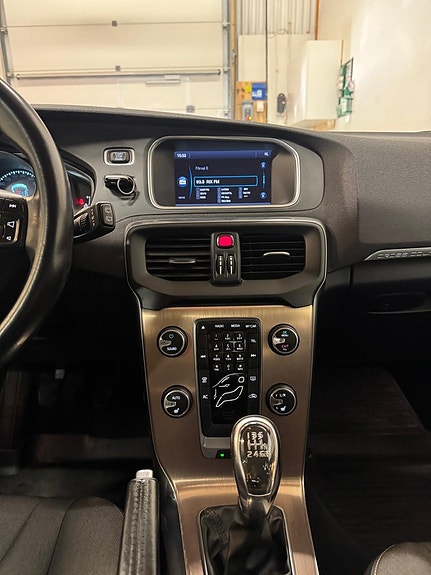 Volvo V40 Cross Country 13 of 18