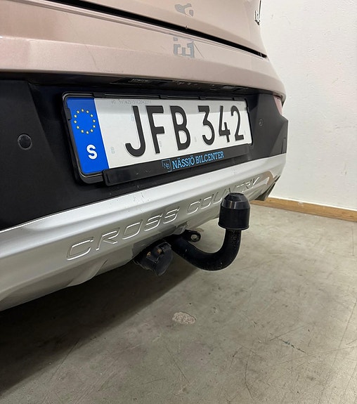 Volvo V40 Cross Country 8 of 18