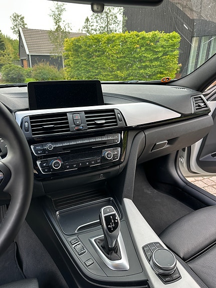 BMW 320i 18 of 18