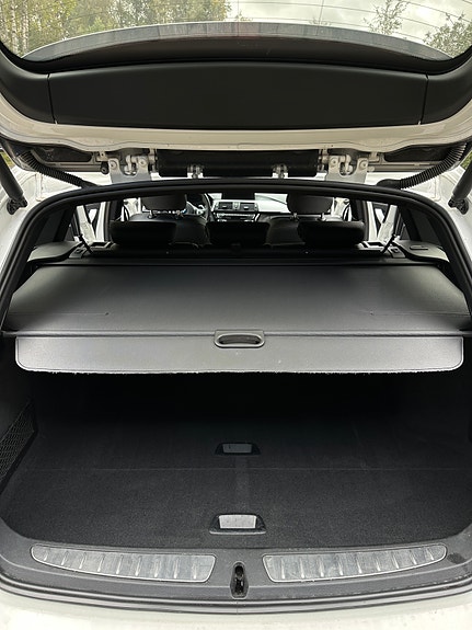 BMW 320i 11 of 18