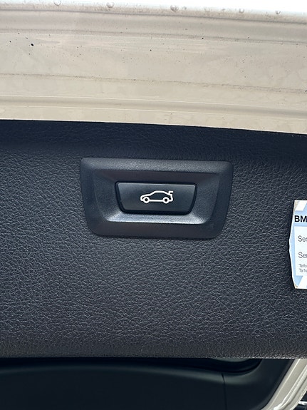 BMW 320i 12 of 18