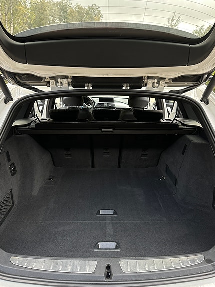 BMW 320i 10 of 18