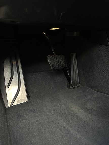 BMW 320i 14 of 18