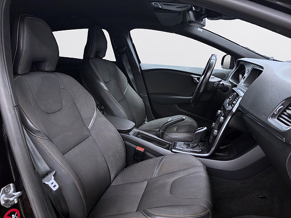 Volvo V40 Cross Country 11 of 14
