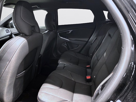Volvo V40 Cross Country 9 of 14