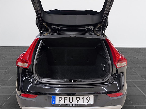 Volvo V40 Cross Country 12 of 14