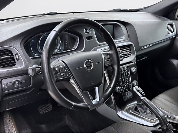 Volvo V40 Cross Country 8 of 14
