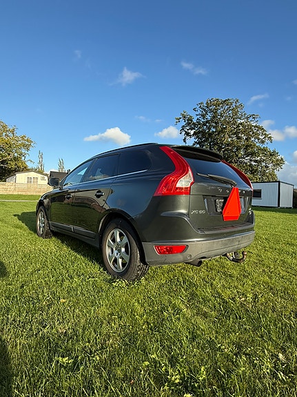 Volvo XC60 2 of 4