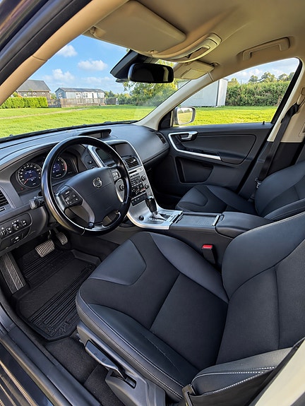 Volvo XC60 3 of 4