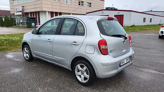 Nissan Micra 4 of 8