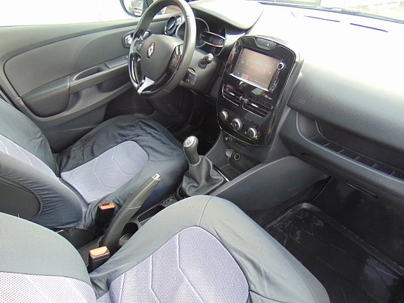 Renault Clio 8 of 10