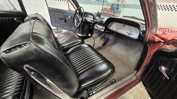 Chevrolet Corvair 8 of 11