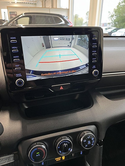 Toyota Yaris 6 of 9