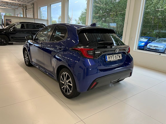 Toyota Yaris 3 of 9