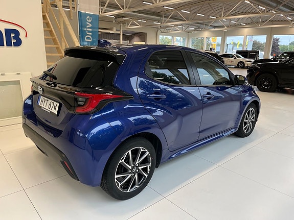 Toyota Yaris 4 of 9