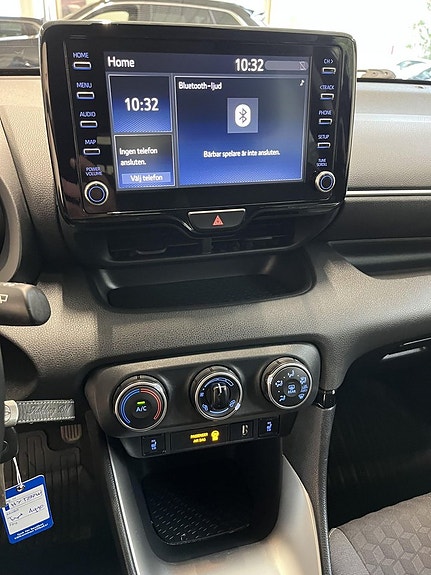 Toyota Yaris 7 of 9