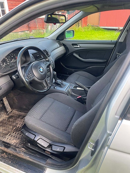 BMW 318i 3 of 6