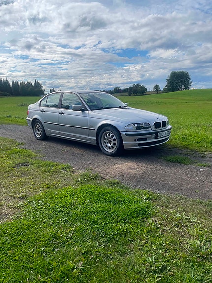 BMW 318i 6 of 6