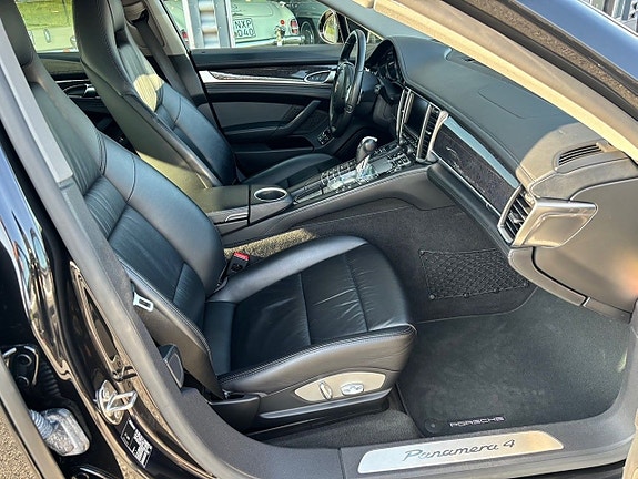 Porsche Panamera 4 7 of 11