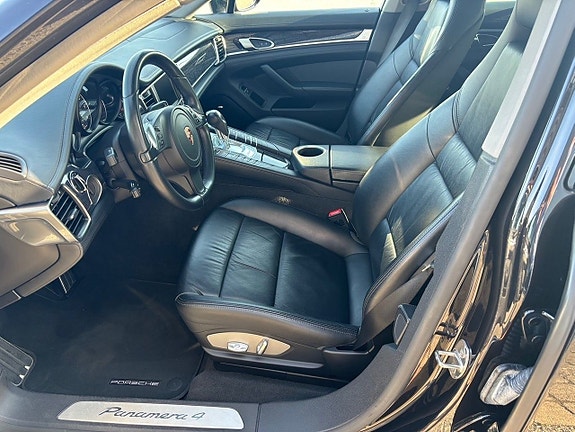 Porsche Panamera 4 6 of 11