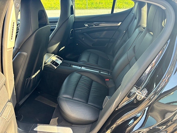 Porsche Panamera 4 8 of 11