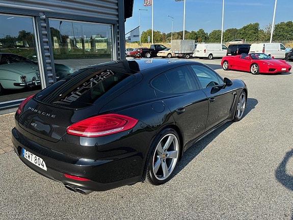 Porsche Panamera 4 2 of 11